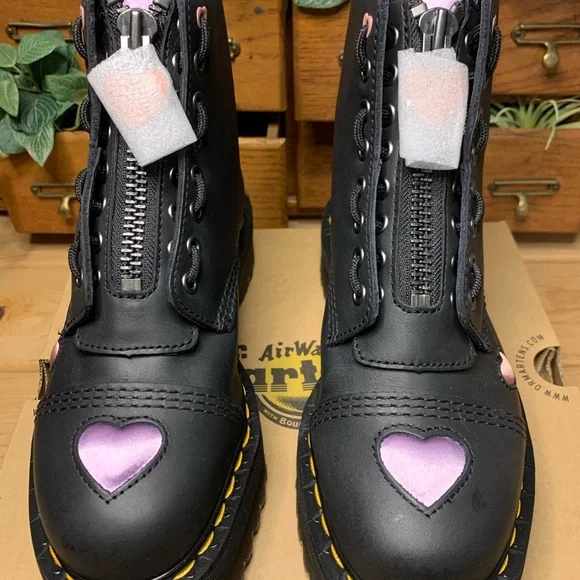 Dr. Martens Sinclair Leather Heart Platform Boots Black Purple Womens Size 8 - Picture 2 of 8
